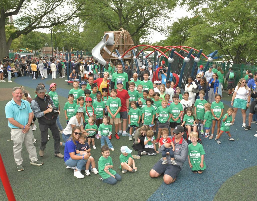 Jen Mergel of Esplanade Association, Rob Gronkowski, Boston Marathon Winner and Olympian Meb Keflezighi, with kids from Make-A-Wish and Hill House(Photo_ Liz Oberacker, Pure Style Photography)