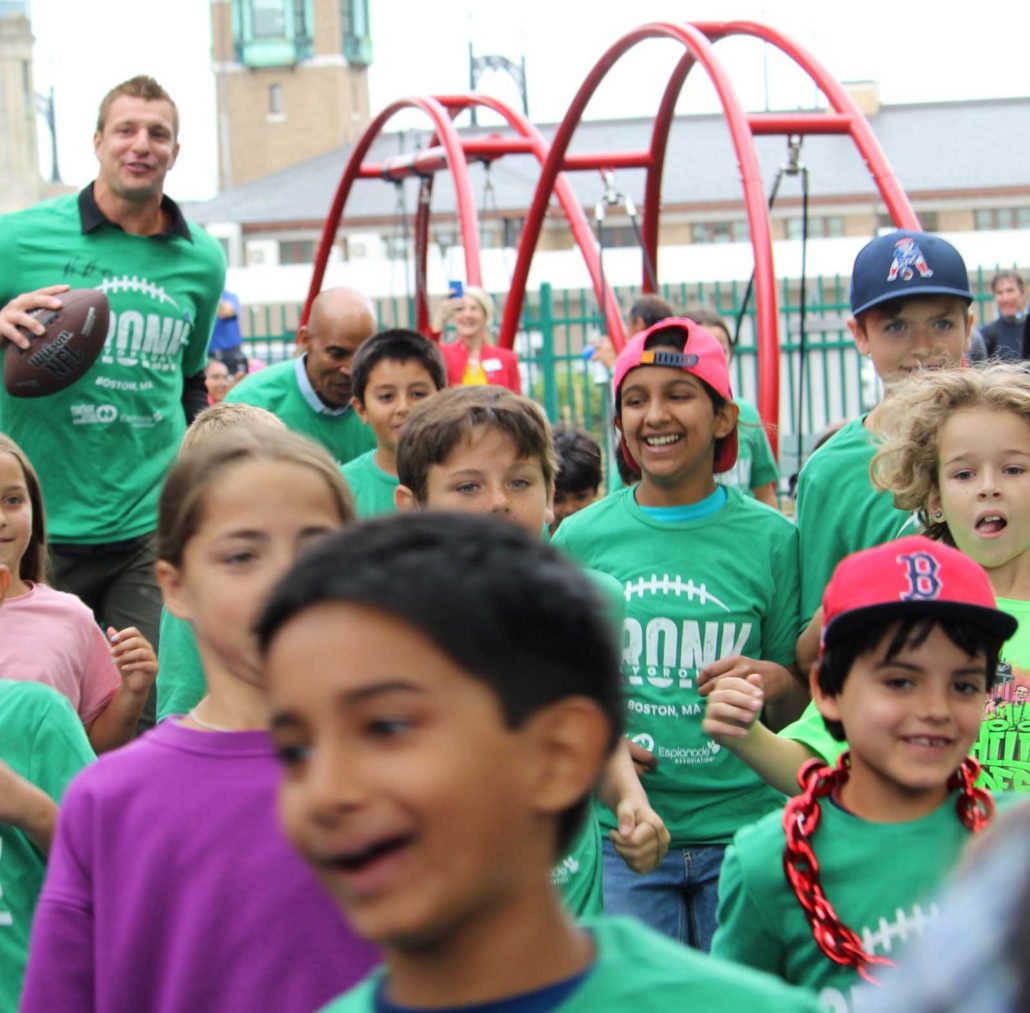 Rob Gronkowski running with Make-A-Wish and Hill House (Photo by_ Drew Dobeck)