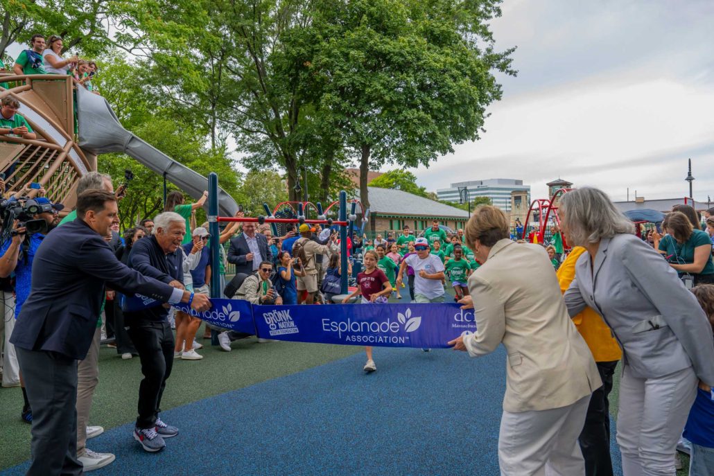 State Rep Jay Livingstone, Gordon Gronkowski, Robert Kraft, Governor Healey, DCR Commissioner LaChapelle, and EEA Secretary Rebecca Tepper holding finish line as Make-a-wish and Hill House kids run to the finish line(Photo_ Melissa Ostrow, MelOPhoto)